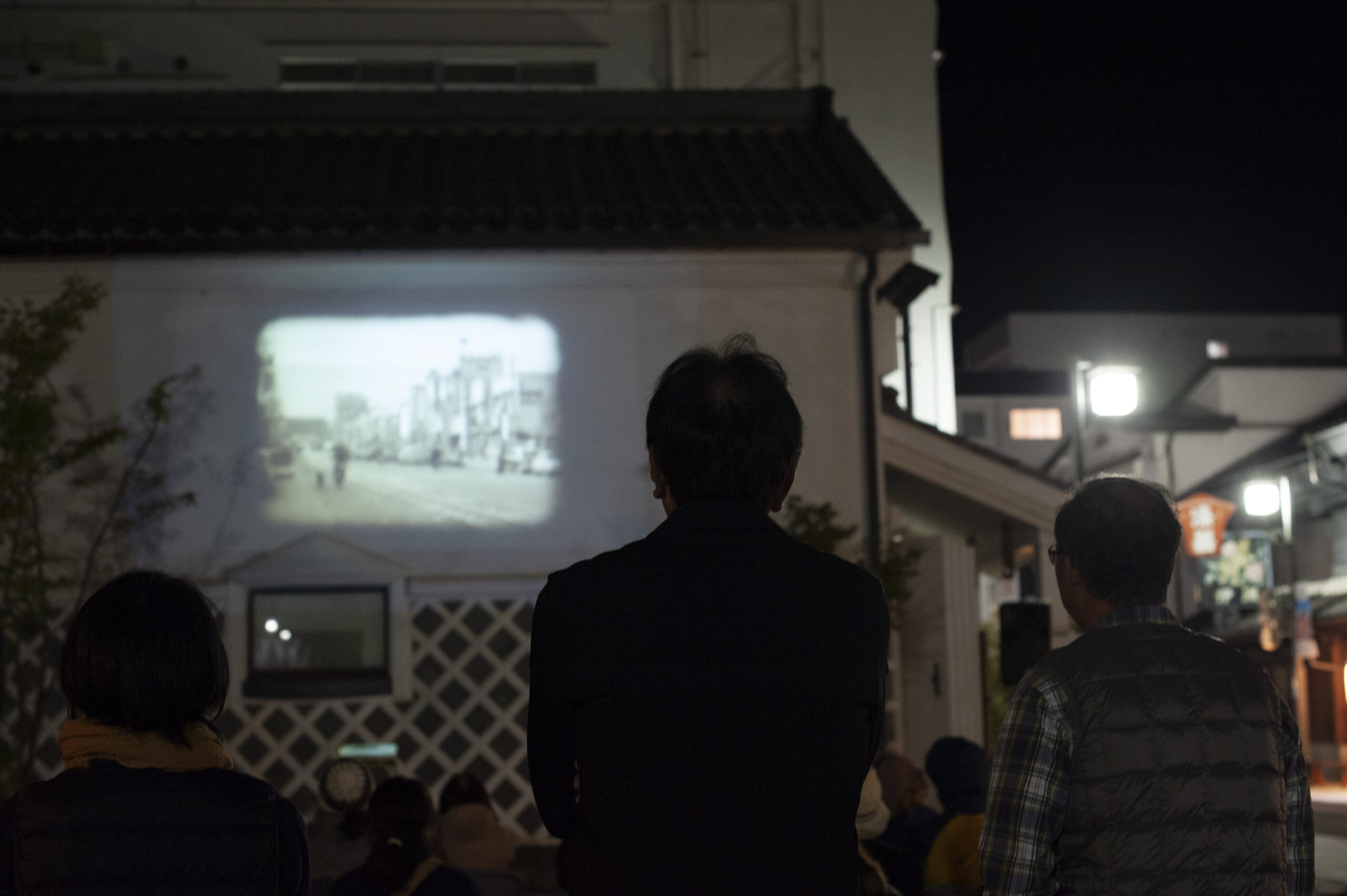 中町蔵シック館前広場 屋外上映